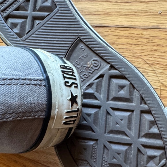 Grey converse shoes - Picture 4 of 5